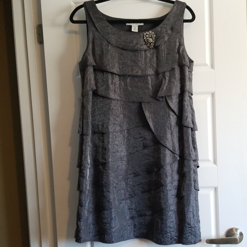Laura Petites Shimmery grey dress